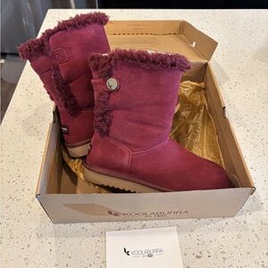 Koolaburra by UGG  Maroon Suede Boots with Fur Trim. Woman 8